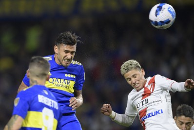 Acusado de atropelar ex-esposa, atacante do Boca Juniors é procurado pela polícia