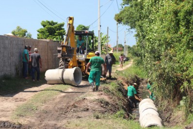 Canais e córregos afetados pela cheia do Paraíba são recuperados e prefeita acompanha ações
