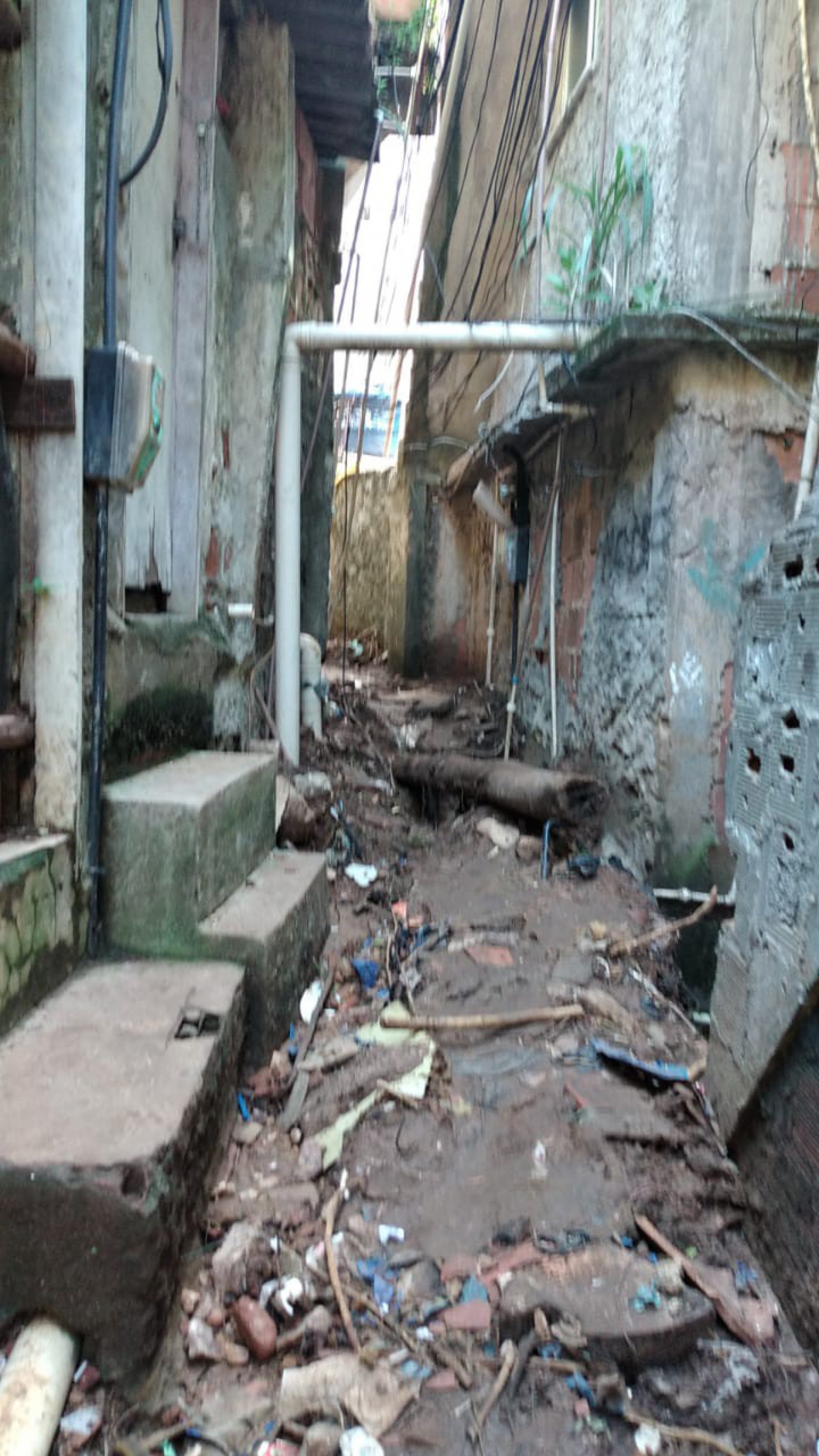 Beco do 199, na comunidade da Rocinha: local de passagem