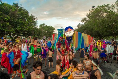 Orquestra Voadora realiza primeiro baile em antiga fábrica na Leopoldina no domingo de Carnaval