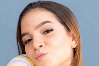 Mel Maia fecha contrato com Netflix