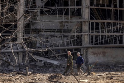 Ucrânia luta para manter últimas áreas do leste após ataque a escola