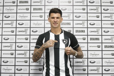 Botafogo acerta a renovação de Victor Cuesta até o final de 2023