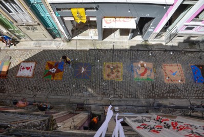 Beco do Rato recebe artes em tapetes de sal para celebração antecipada de Corpus Christi