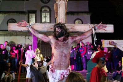Encenação da Paixão de Cristo reúne milhares de pessoas em Vassouras