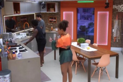 'BBB 22': Brothers trocam farpas enquanto planejam o almoço: 'Tudo é brigar! Não pode falar?'