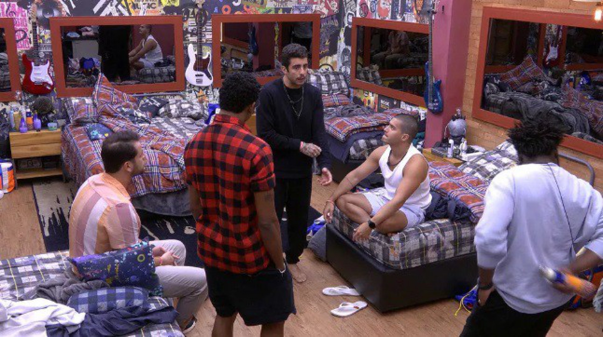 Brothers batem boca após o paredão  - Reprodução/Ghow