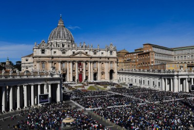 Por que padres 'orientais' podem ser casados e os do Ocidente são proibidos? Entenda a doutrina