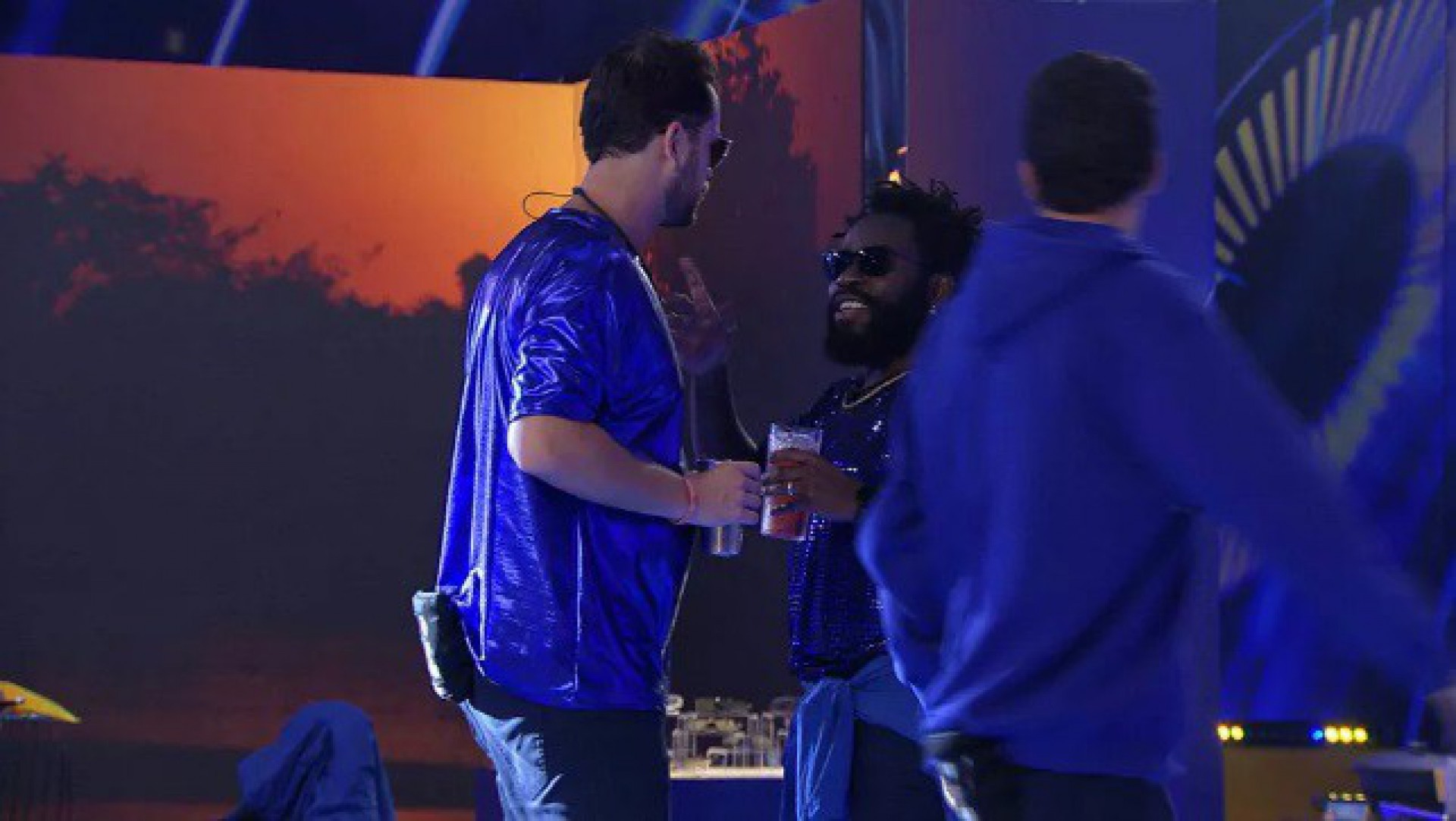 Douglas e Gustavo discutem na festa  - Reprodução/Gshow