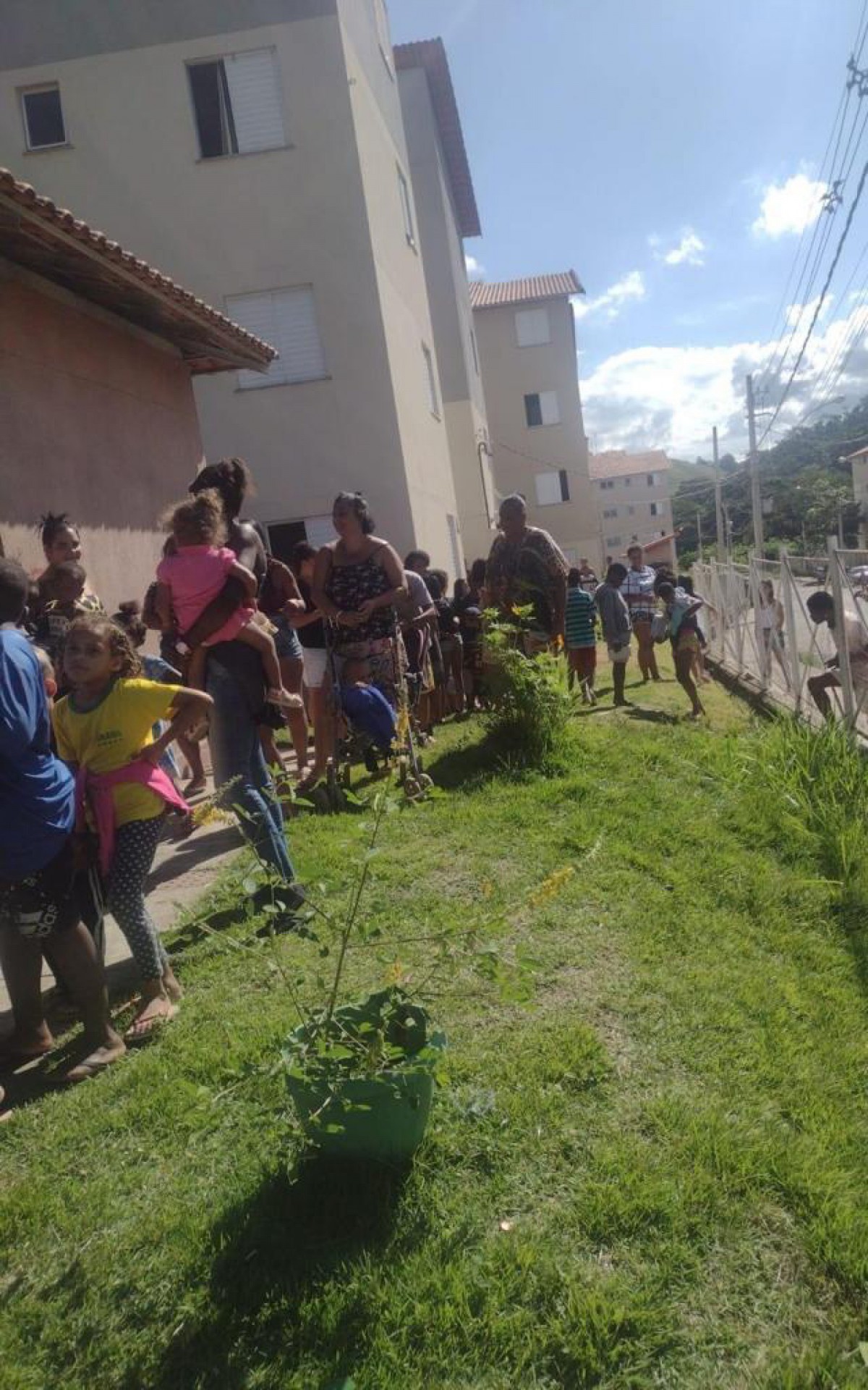 A&ccedil;&atilde;o entrega 2.000 caixas de bombom em Volta Redonda