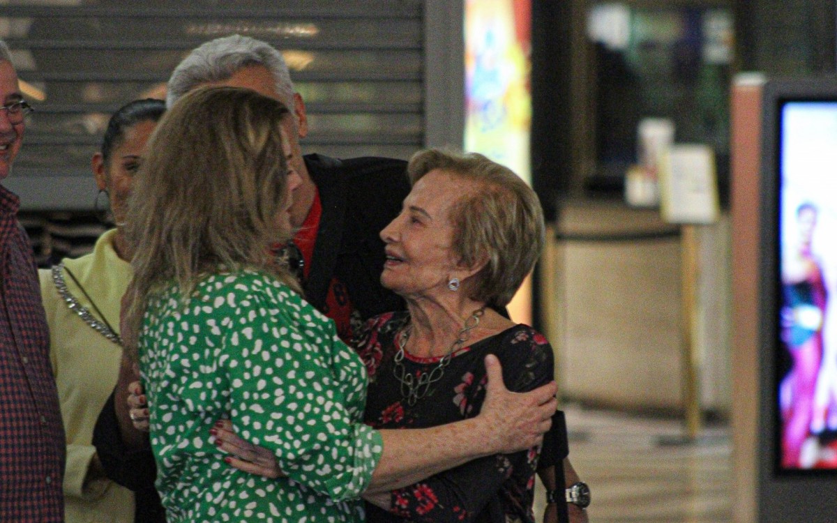 Vera Fischer e Glória Menezes se encontram em shopping no Rio - Adão / Ag. News