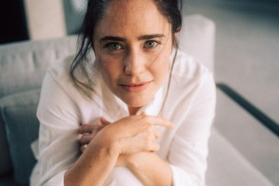 Fernanda Vasconcellos exibe o barrigão da 1ª gravidez e fãs elogiam: 'Linda demais'