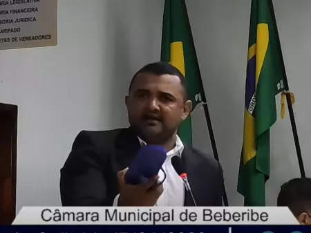 Vereador incentiva população a bater de 'chinela' em prefeita