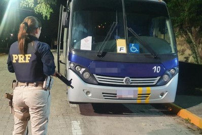 PRF flagra ônibus de turismo adulterado na Dutra