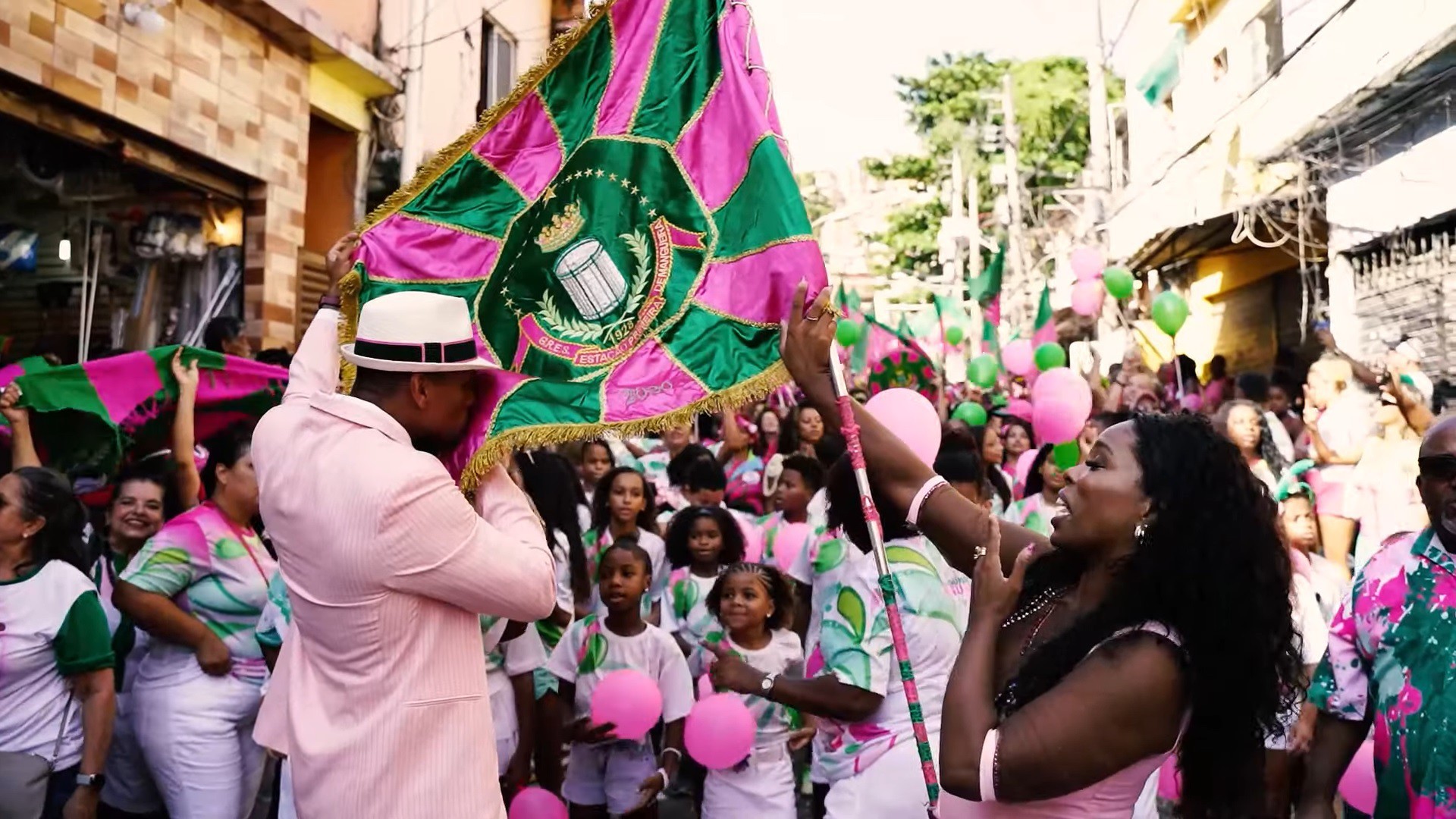 Mangueira grava clipe para enredo que homenageia Cartola, Jamelão e Delegado - Reprodução