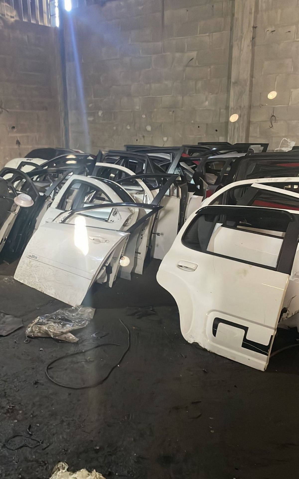 Autom&oacute;veis seguiam para o interior do Complexo da Penha, onde eram desmontados