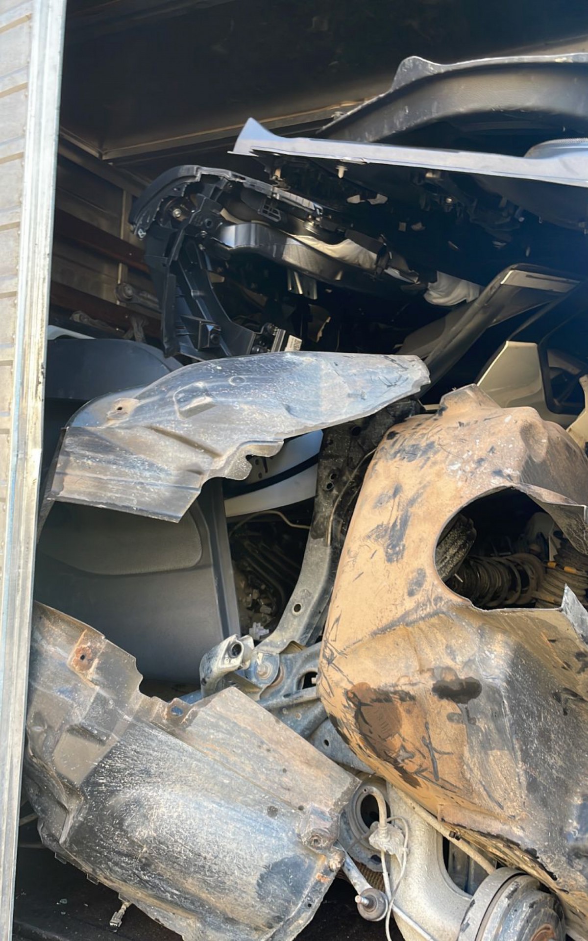 Galp&atilde;o guardava pe&ccedil;as de carros roubados que seriam vendidas em outros estados