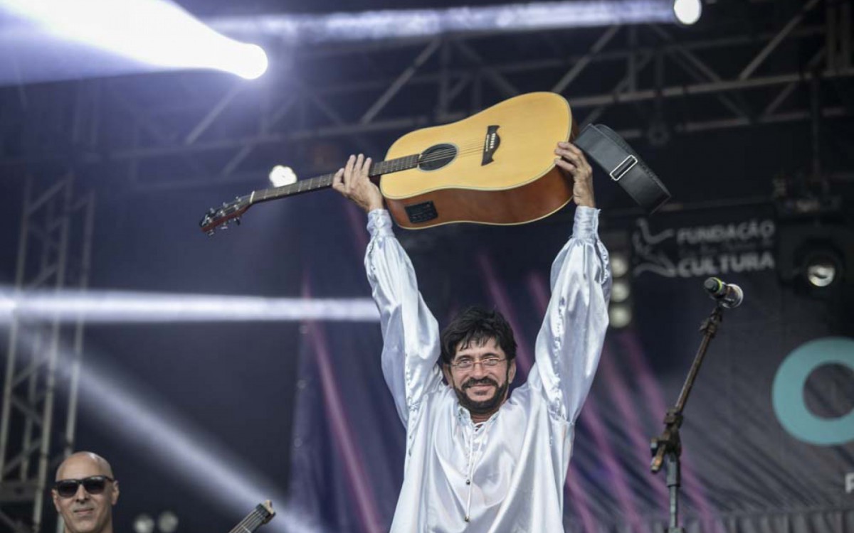 odo mundo cantou junto com Nino Russo os sucessos do saudoso Renato Russo