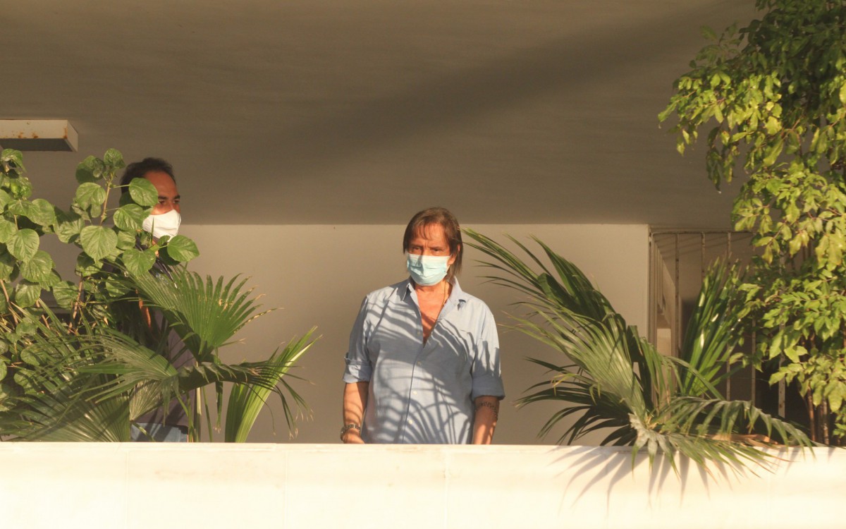 Muitas pessoas foram ao local para parabenizar o Rei