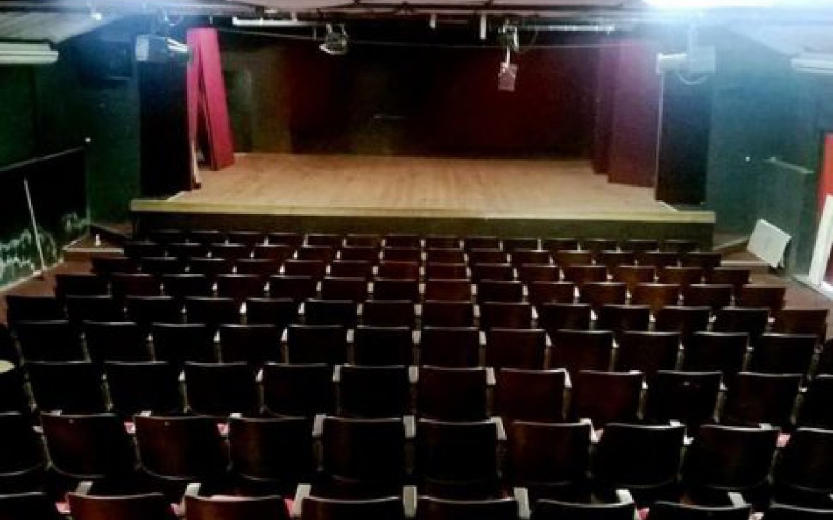 Teatro Municipal de Saquarema recebe pe&ccedil;a de com&eacute;dia com entrada gratuita

