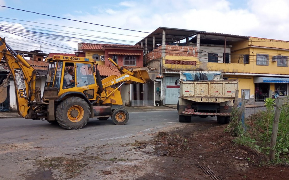 Trabalhos de manuten&ccedil;&atilde;o acontecem em Volta Redonda atrav&eacute;s do programa "Meu Bairro + Limpo"