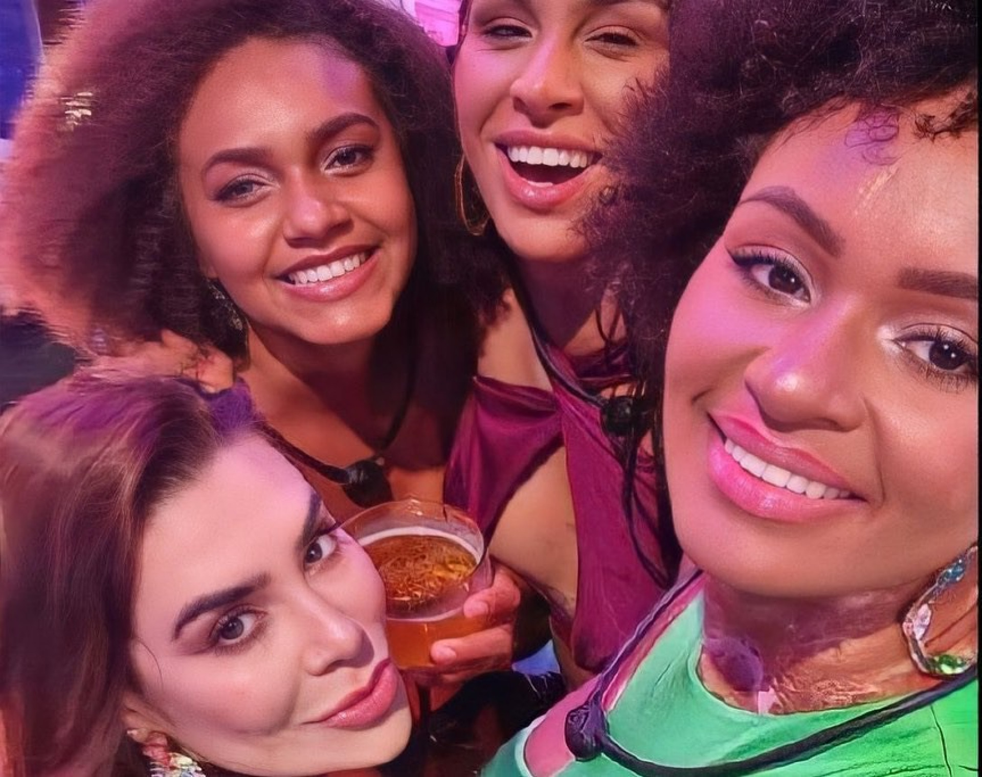 Natália Deodato, do 'BBB 22', se declara para Jessi, Lina e Naiara, as comadres - Reprodução/Instagram