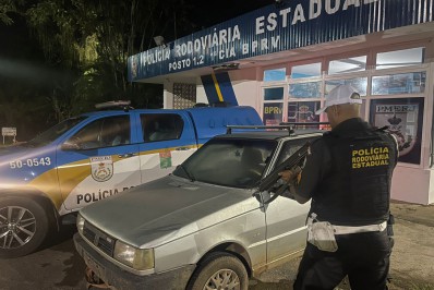 Polícia Rodoviária recupera veículo furtado em Saquarema