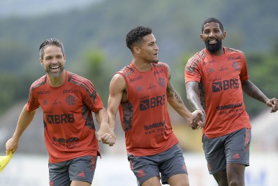 Renovação de contrato de jogador do Flamengo depende de aval de Paulo Sousa