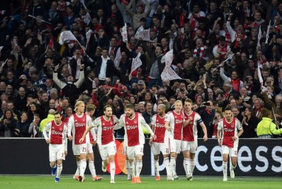 Torcedor de clube europeu é banido após assediar segurança do estádio