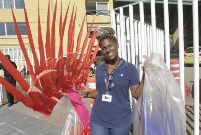 Cidade do Samba: foliões buscam fantasias e estão em contagem regressiva