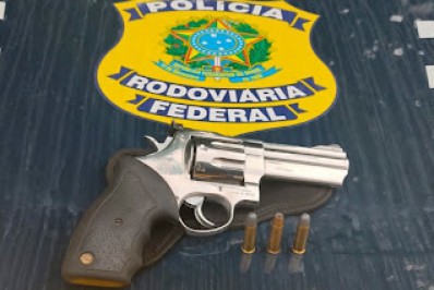 PRF prende dois bandidos na Rod. Presidente Dutra, em Belford Roxo, por ameaçar casal