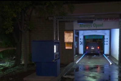 Homem morre esmagado ao sair do carro em lava-jato