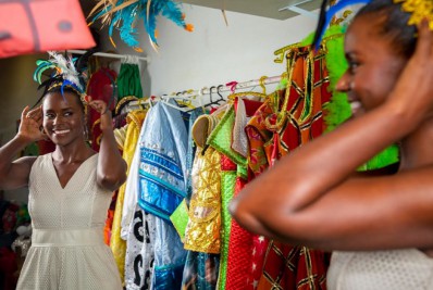 Maju Coutinho comemora estreia na transmissão do Carnaval: 'Meu coração está como um bumbo'