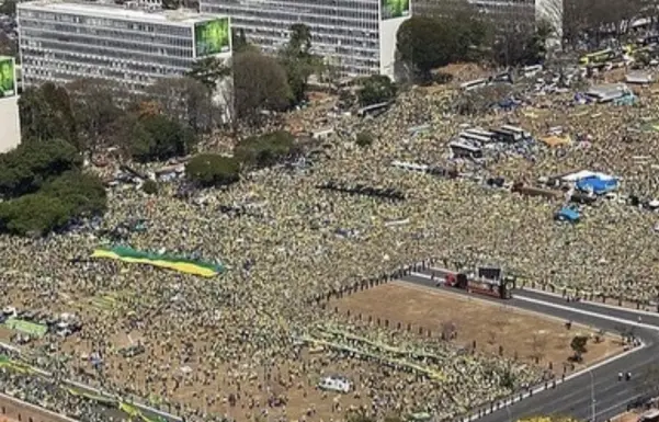 Na Esplanada, bolsonaristas chamam Lula de 'ladrão' e pedem destituição no STF