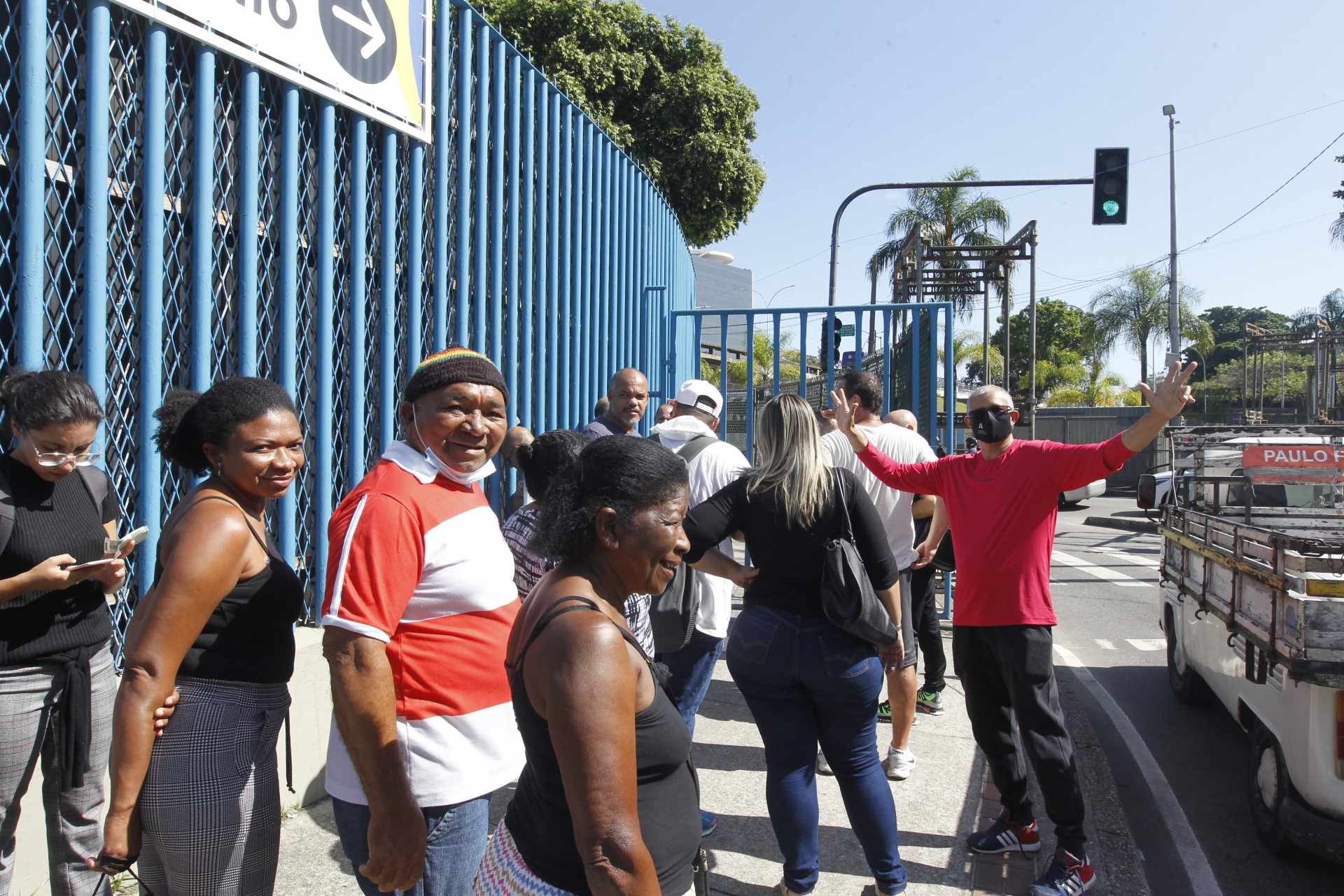 Geral - Movimetaçao na venda de ingressos para os desfiles das Escolas de Samba, na Avenida Marques de Sapucai, na manha de hoje. - Reginaldo Pimenta / Agencia O Dia