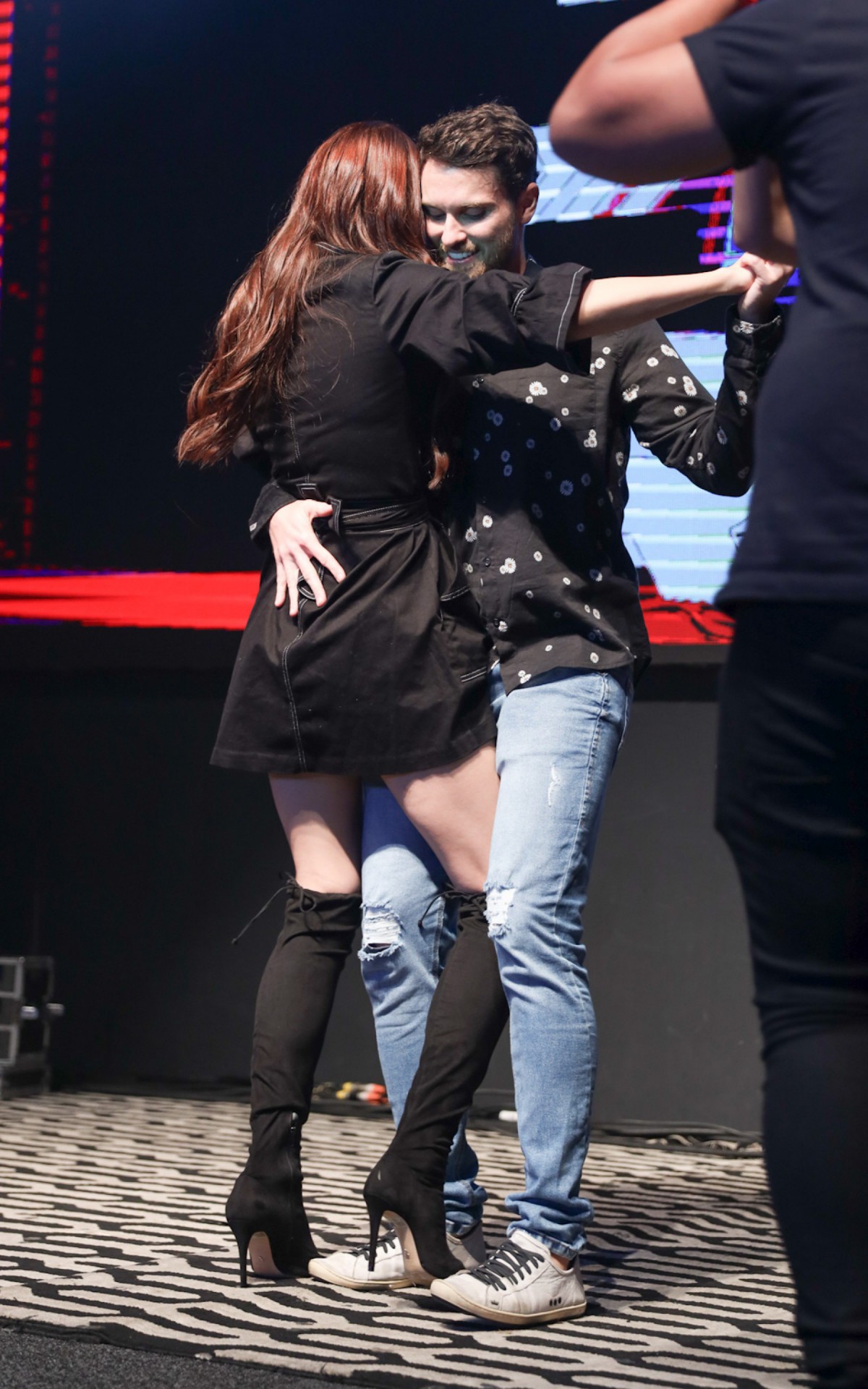 Eslov&ecirc;nia e Lucas se divertem em festa em S&atilde;o Paulo