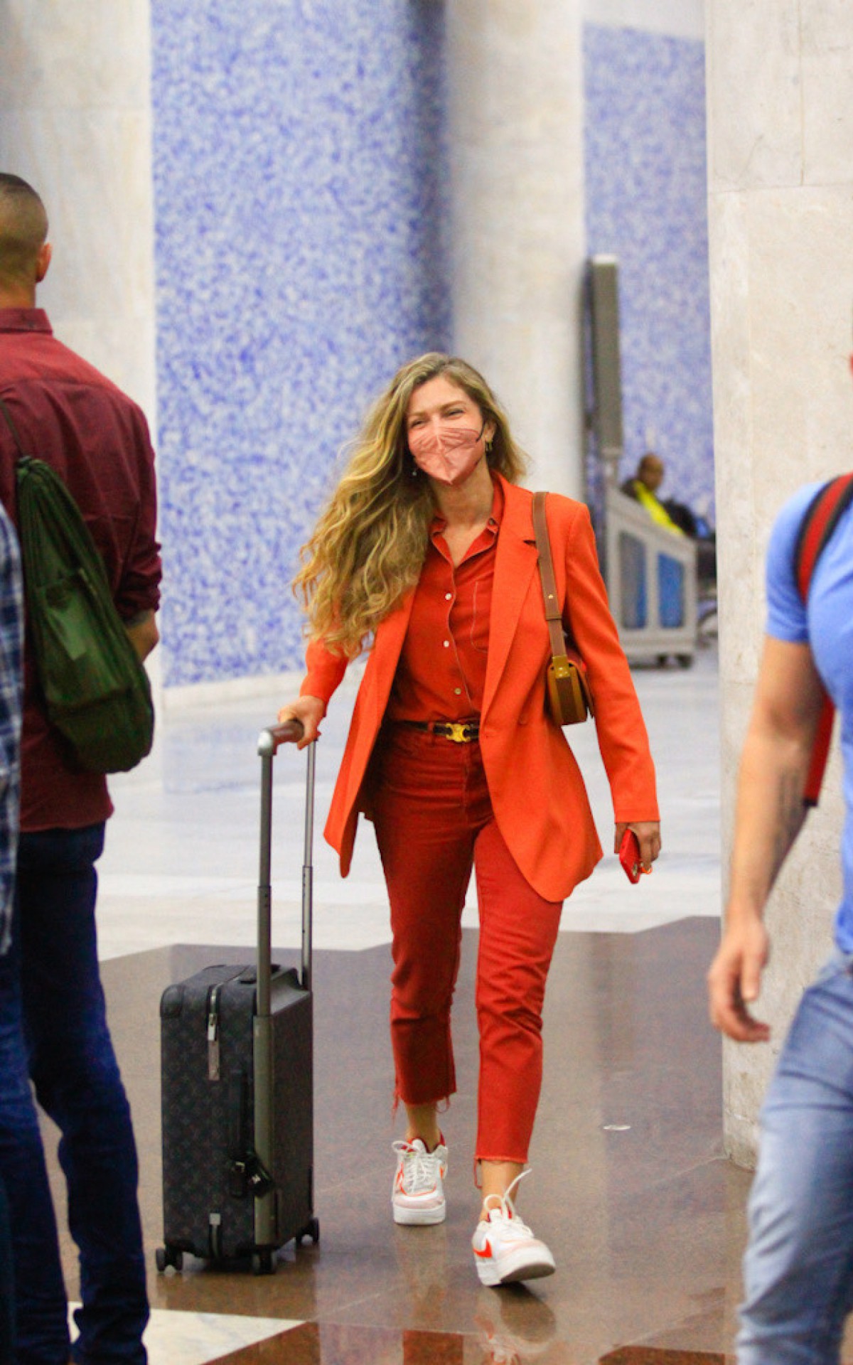 Grazi Massafera desembarca no Santos Dumont