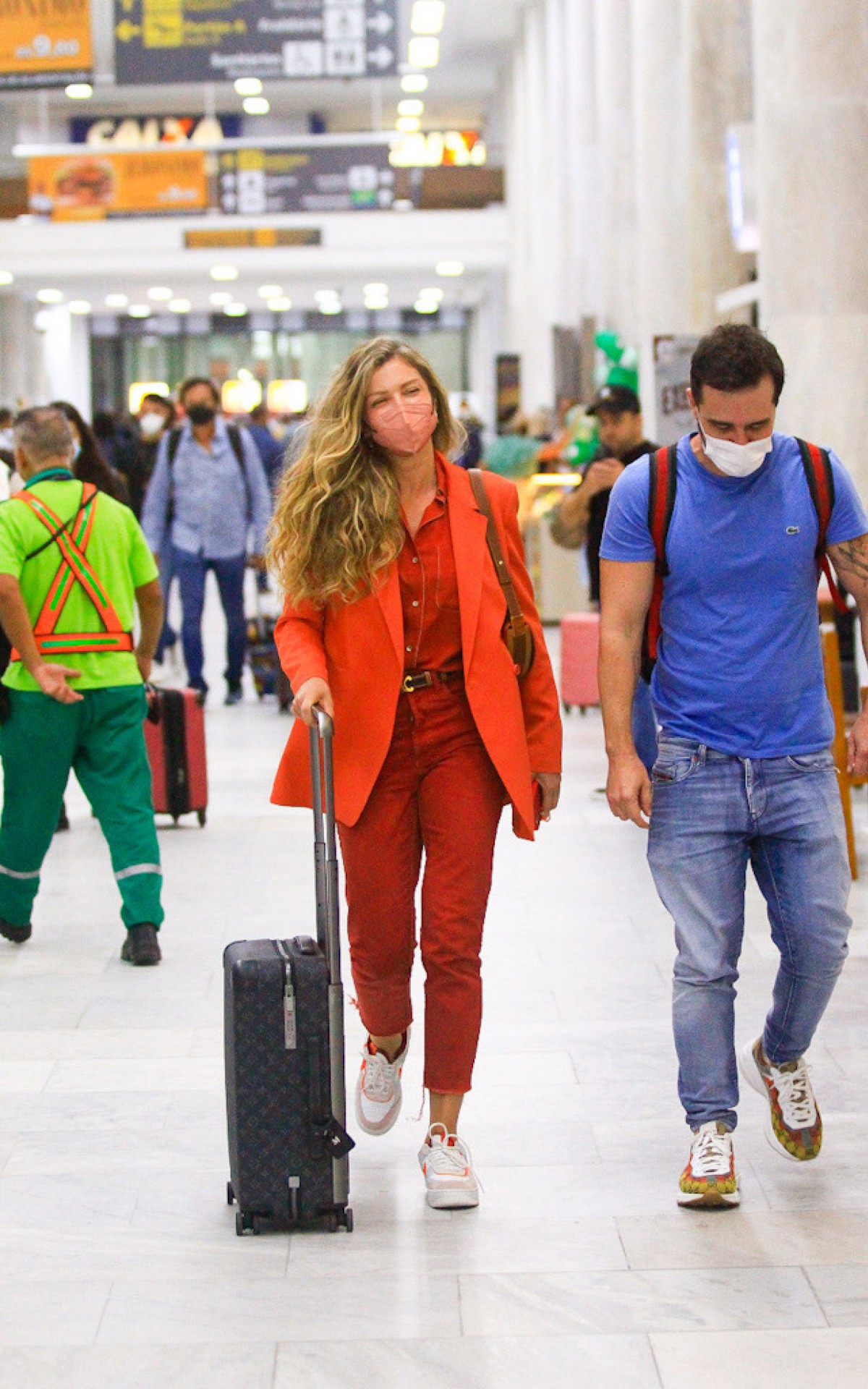 Grazi Massafera desembarca no Santos Dumont