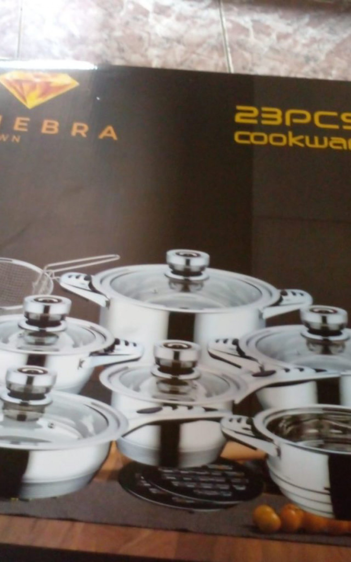 Idoso morador Cabo Frio cai em golpe, compra jogo de panelas falsificadas por R$2,5 mil e tem cart&atilde;o clonado