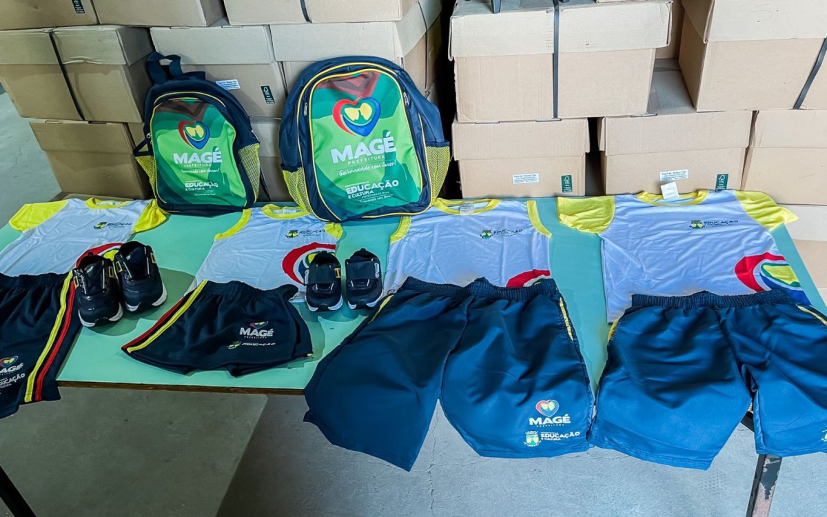 Prefeitura de Mag&eacute; entrega mais de 41 mil kits escolares para alunos da rede municipal.