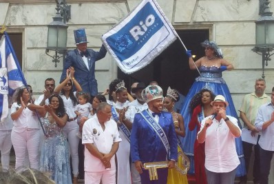 Paes entrega a chave da cidade ao Rei Momo e decreta o início do Carnaval do Rio