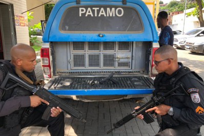 PM prende 02 bandidos que queriam fechar lojas no Parque São Vicente, em Belford Roxo