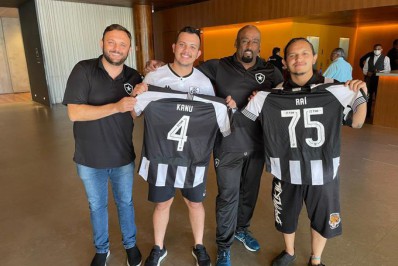 Torcedores que reclamaram de seguranças vão a hotel do Botafogo em Brasília a convite de dirigente