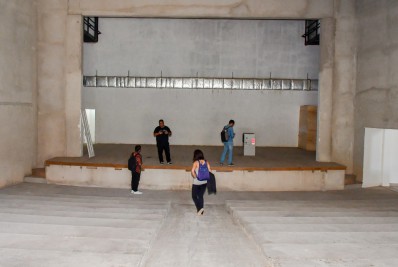 Teatro Municipal recebe visita técnica para retomada das obras