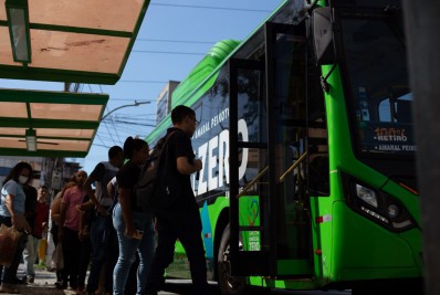 Um dos ônibus elétricos do Tarifa Comercial Zero volta a circular em Volta Redonda