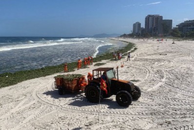 Comlurb atua na retirada das gigogas na Praia da Barra