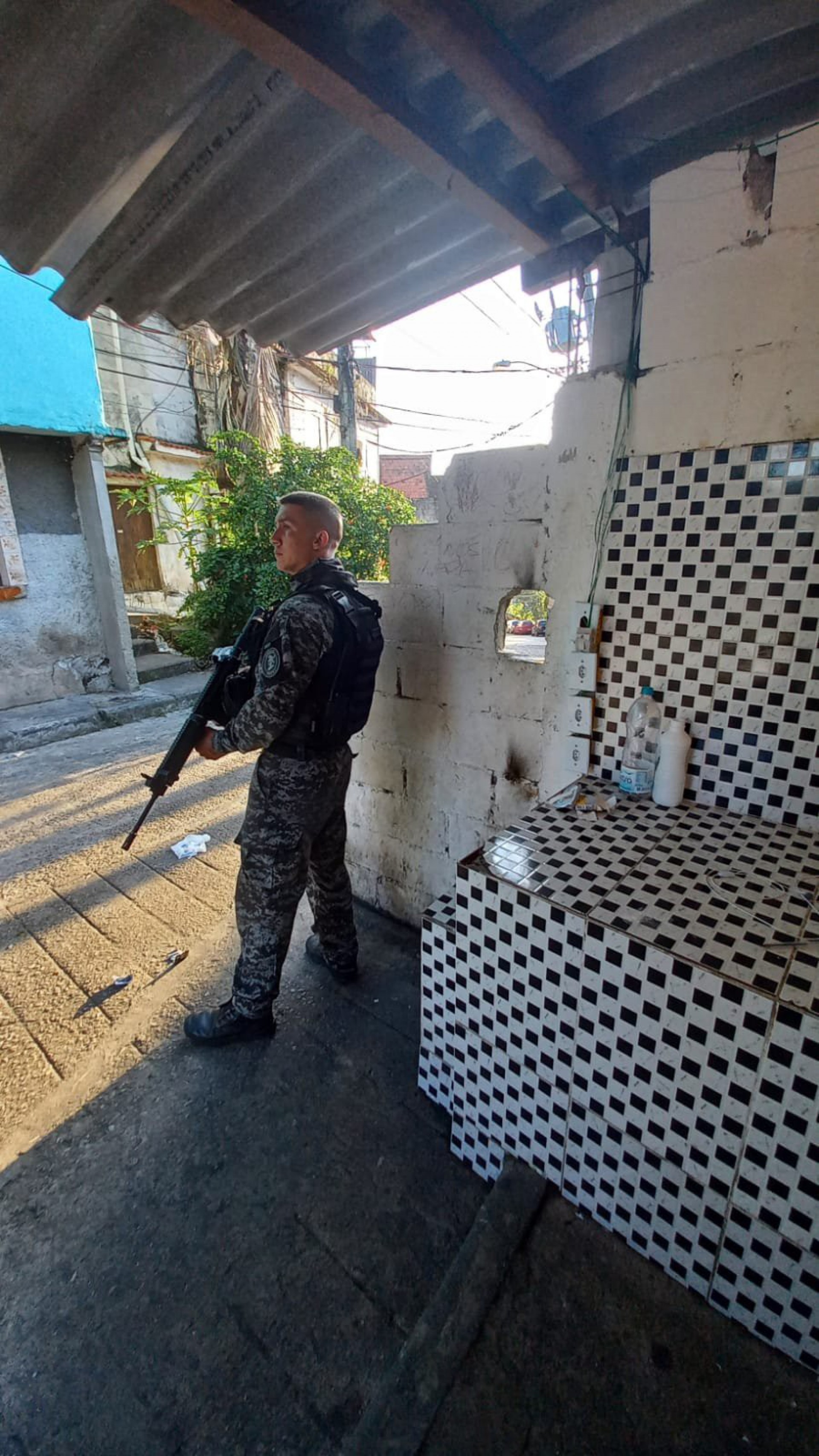 Ação acontece no Morro da Coroa - Divulgação/Polícia Militar