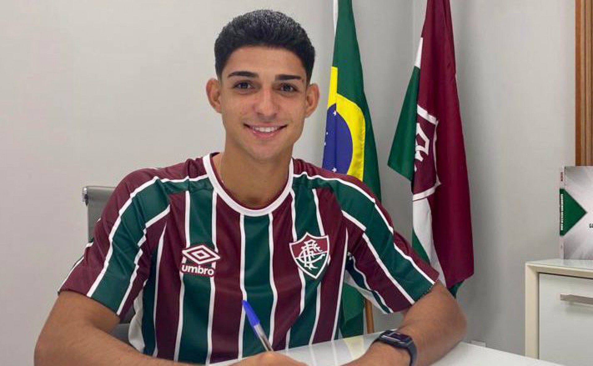 Gustavo Lobo renova contrato até dezembro de 2025 - Foto: Divulgação/Fluminense FC