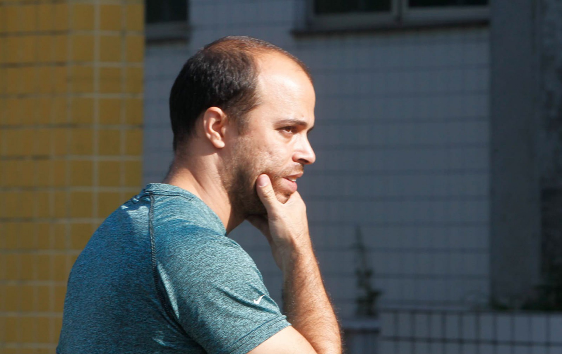 Rodrigo Soares, cunhado do militar, disse que as pessoas só andam armadas 'por não confiarem na segurança pública' - Reginaldo Pimenta / Agência O Dia