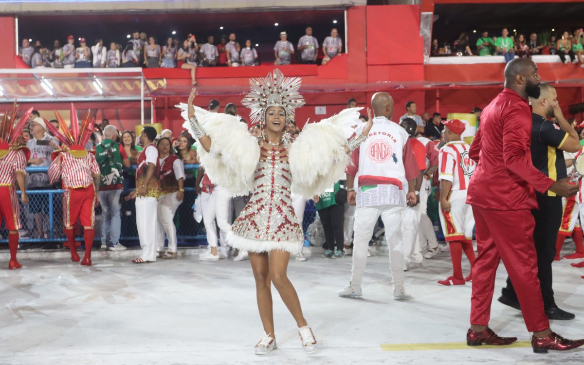 Wenny Isa, irmã de Lexa, estreou como rainha de bateria na Sapucaí na Unidos de Bangu - Wallace Barbosa / Ag. News